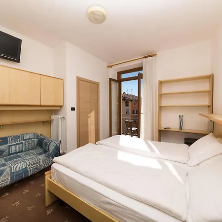 Bed & Breakfast Garda Living Torbole 2*